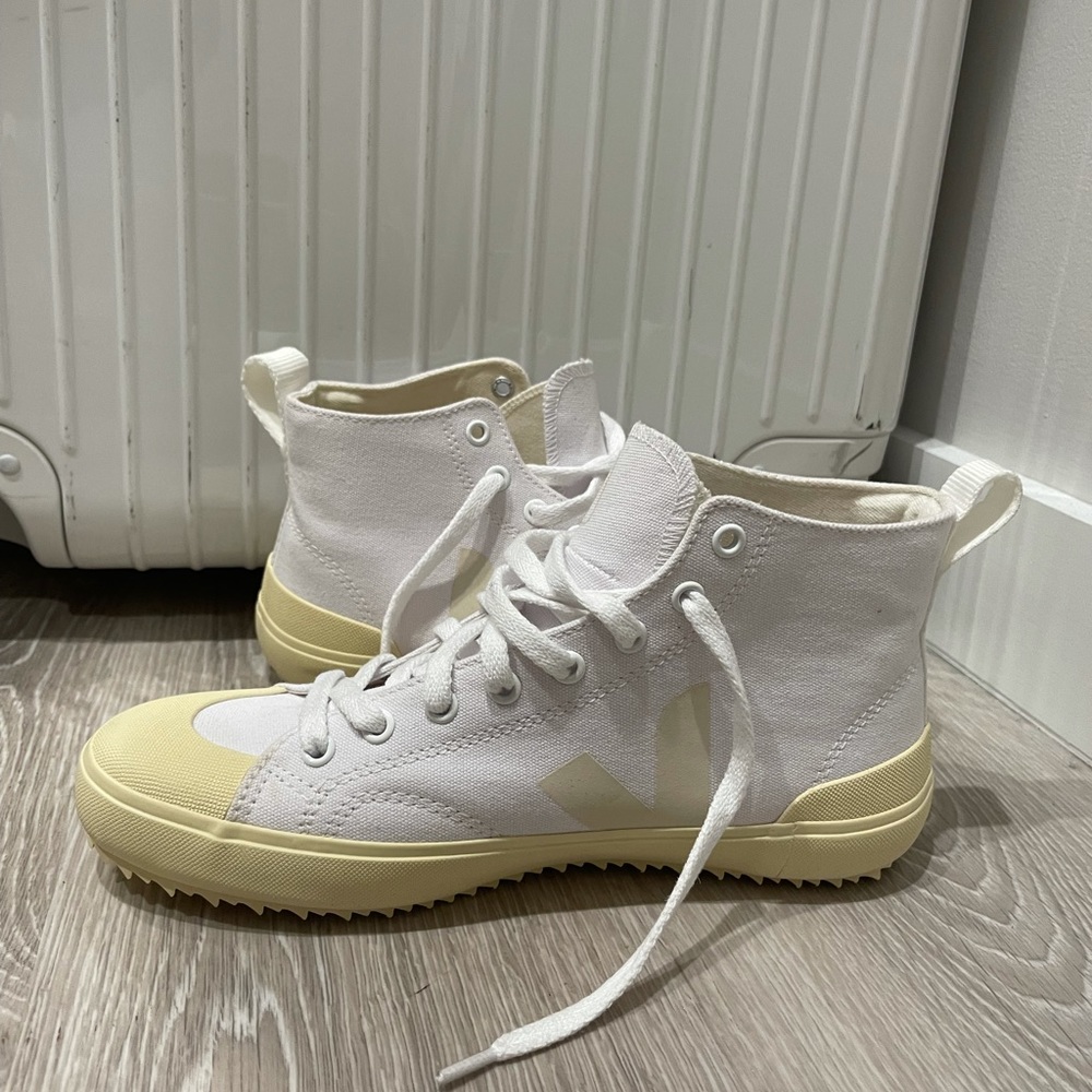 Veja Nova High Top Sneaker